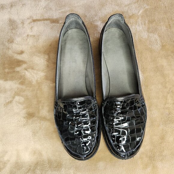 Stuart Weitzman  Black Loafer Crocodile Pattern - Picture 7 of 8